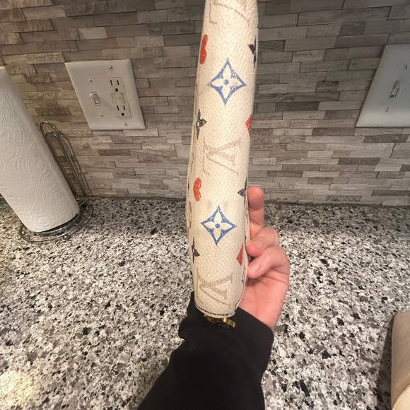 Louis Vuitton game on white Zippy Wallet - Picture 12 of 13